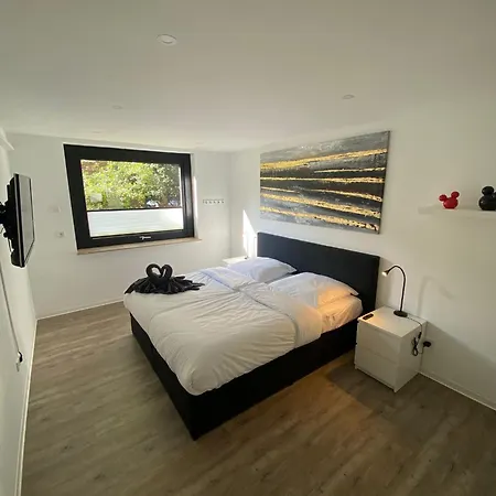 Moderne 2-zimmer-wohnung Mit Garten