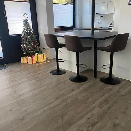 Moderne 2-zimmer-wohnung Mit Garten *