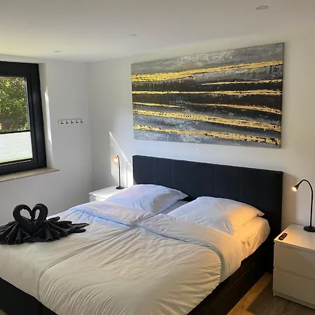 Moderne 2-zimmer-wohnung Mit Garten Apartamento *